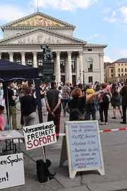 Demo am Platz vor dem Nationaltheater /Staatsoper (©Foto: Martin Schmitz)